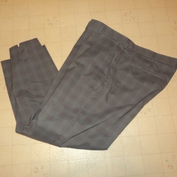 IZOD Perform X Golf Men's Size 42/30 Pants Slacks Plaid Gray Flat Front - Picture 1 of 11